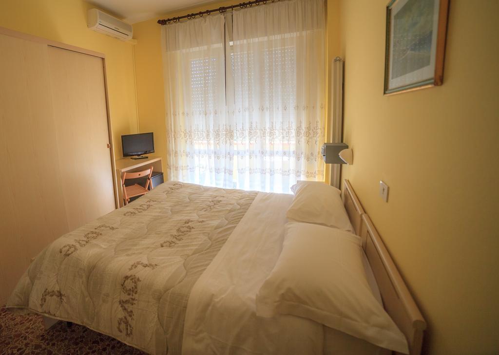 Hotel Il 9 Камайоре Экстерьер фото
