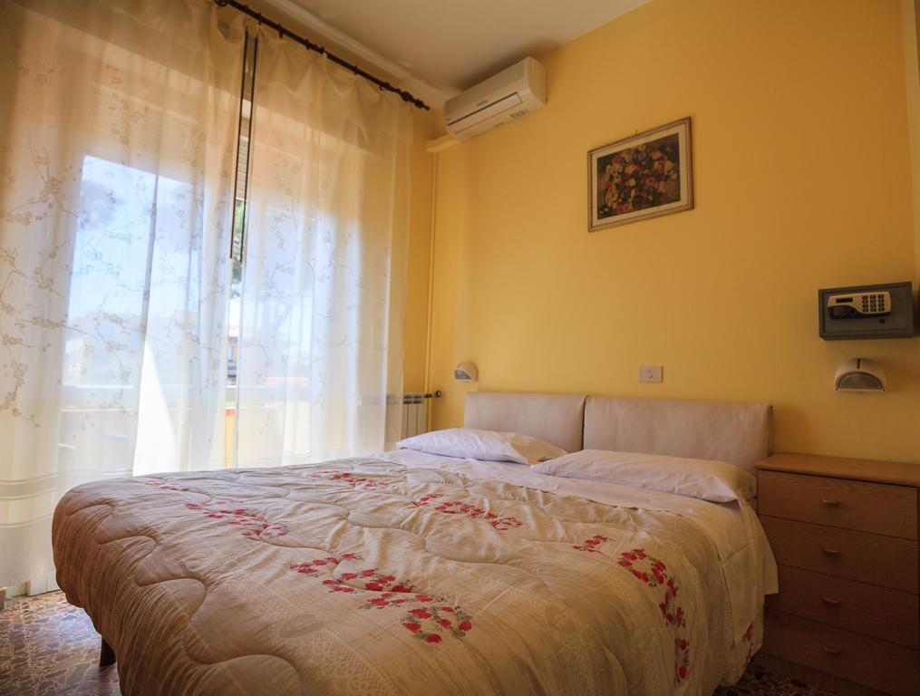 Hotel Il 9 Камайоре Экстерьер фото