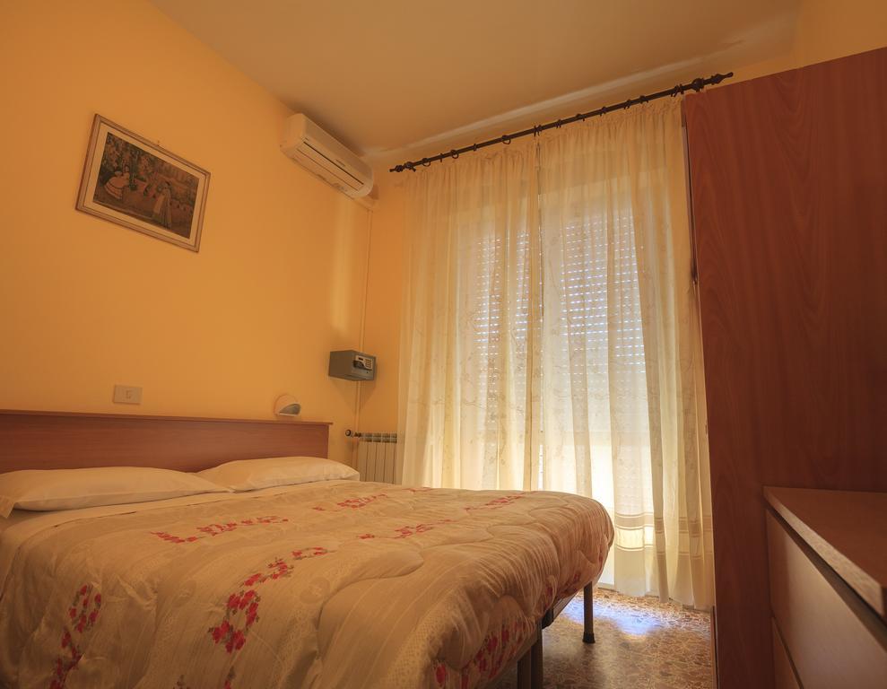 Hotel Il 9 Камайоре Экстерьер фото
