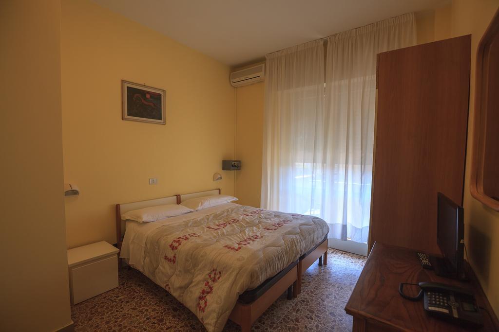 Hotel Il 9 Камайоре Экстерьер фото